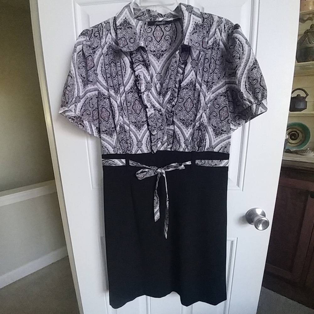 Essentials dress printed collar top black bottom